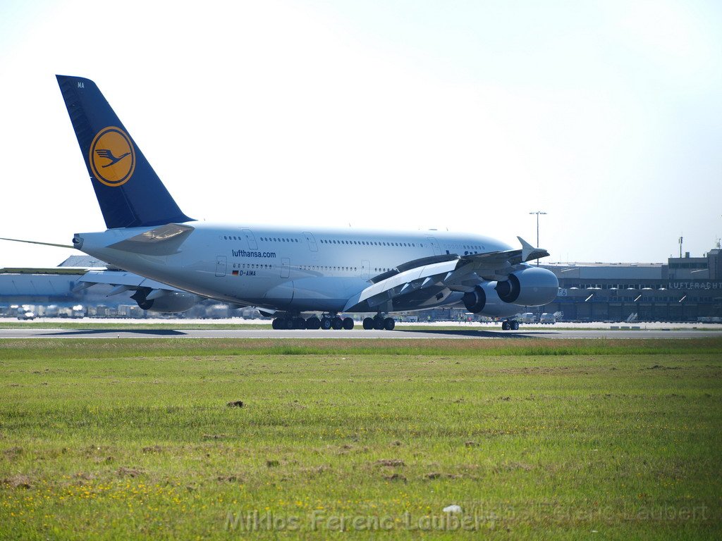Lufthansa Airbus A 380 zu Besuch Flughafen Koeln Bonn P003.JPG